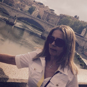 Meet your Posher, Lina